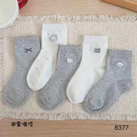 爱嘀嗒26秋冬新款儿童袜灰白卡通图案款可爱透气舒适厂家批发