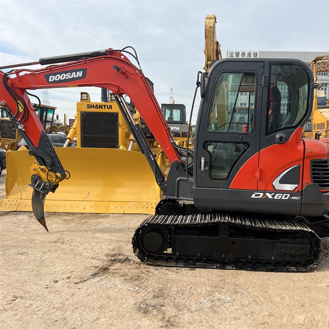 Exportación de Chile de segunda mano Doosan DX60 - 9C excavadora garantía de calidad digna de confianza image 3