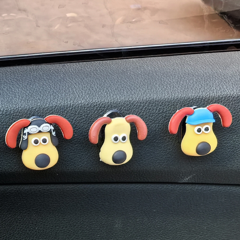 La cabeza de la celebridad de Internet, la batería del coche, el gancho del coche, el gancho pequeño del coche del copiloto delantero, los accesorios del coche