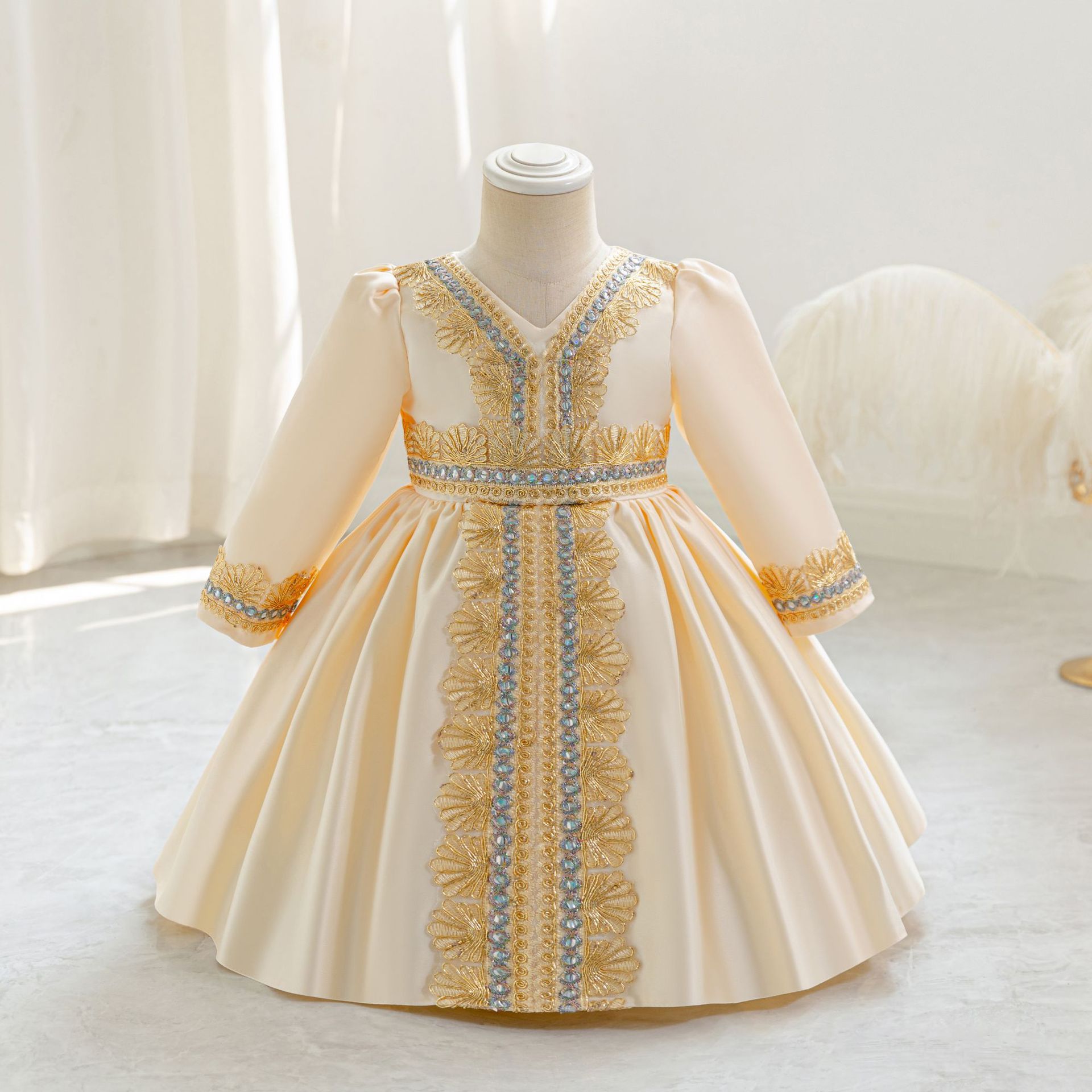 Europa y América comercio exterior vestido de niña vestido de princesa vestido de banquete vestido de noche de mangas largas vestido vestido de impresión floral vestido de espectáculo