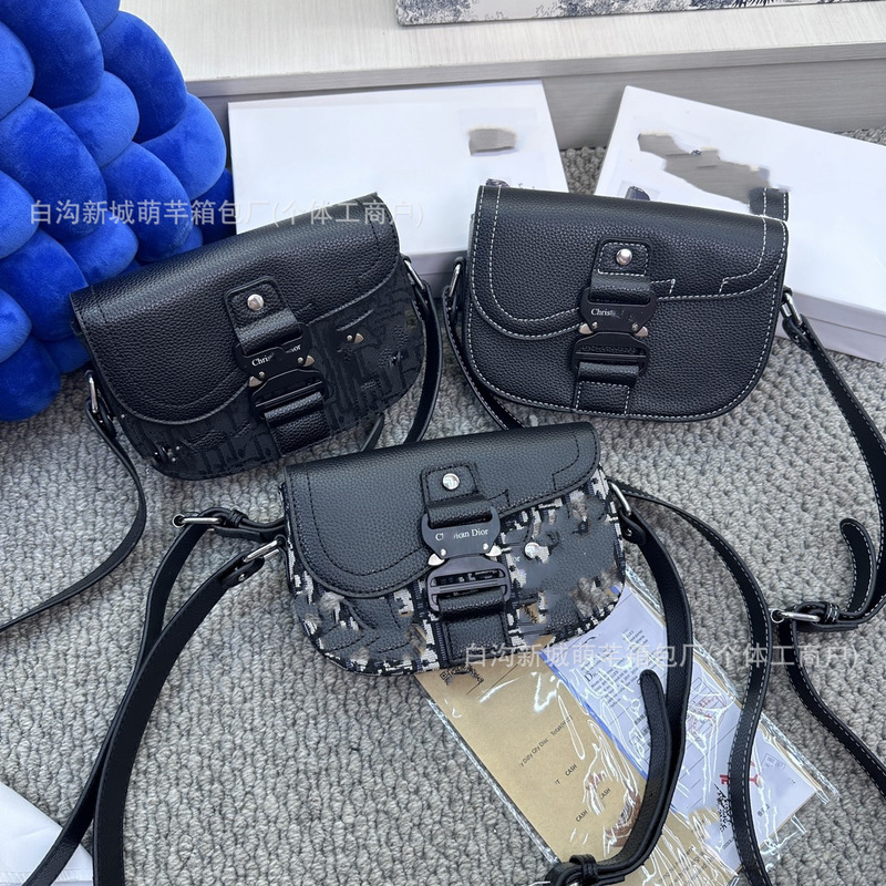 24 Fashion Trend Bucket Universal Handheld Crossbody Camera Shoulder Portable Baguette Postman Saddle Bag Universal