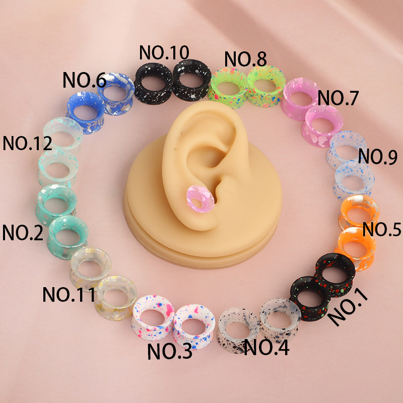 16G labret stud size and finish detail