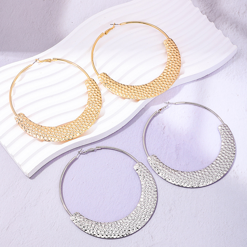 Grandi orecchini a cerchio minimalisti donna gioielli di moda_voghion.com
