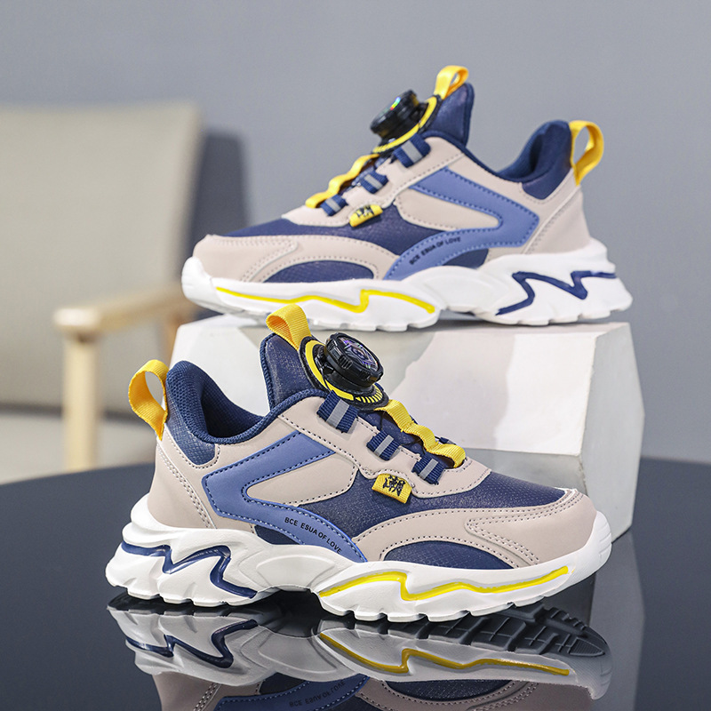 Zapatos infantiles para niños zapatos deportivos primavera y otoño nuevos zapatos de botón impermeable de cuero para niños zapatos de papá mayorista