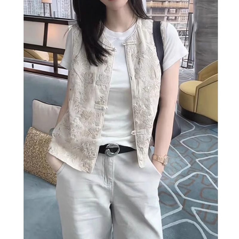 This Year's Trendy New Chinese-Style Women's Clothing with Traditional Chinese-Style Button-Up Vest for Summer 2025 Layering