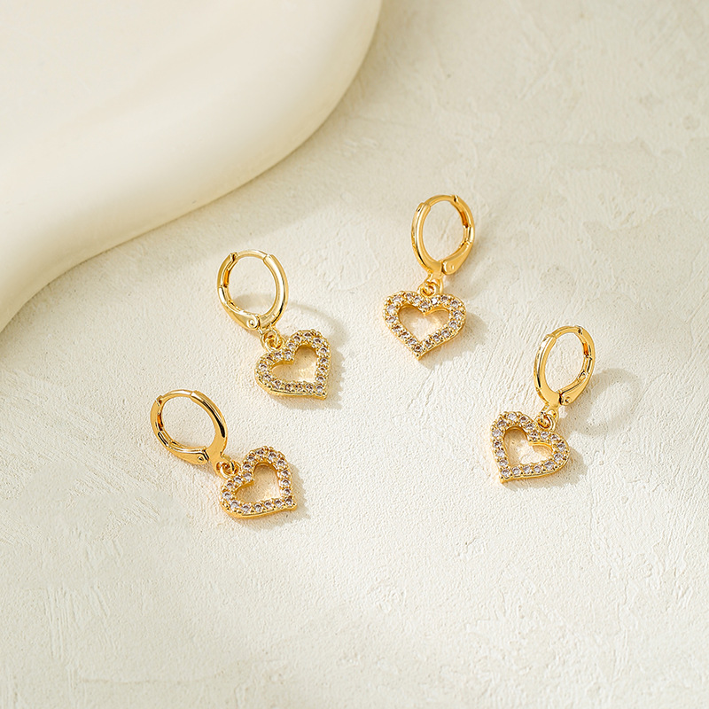 Amazon nuevo diseño de nicho único de venta en caliente de amor simple y lujoso ligero aretes de aretes de aretes