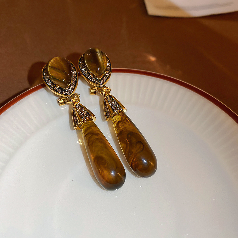 Retro Merrade curry plata aguja pendientes de moda versátil Hong Kong aretes de estilo ligero lujo alta sensación otoño invierno pendientes