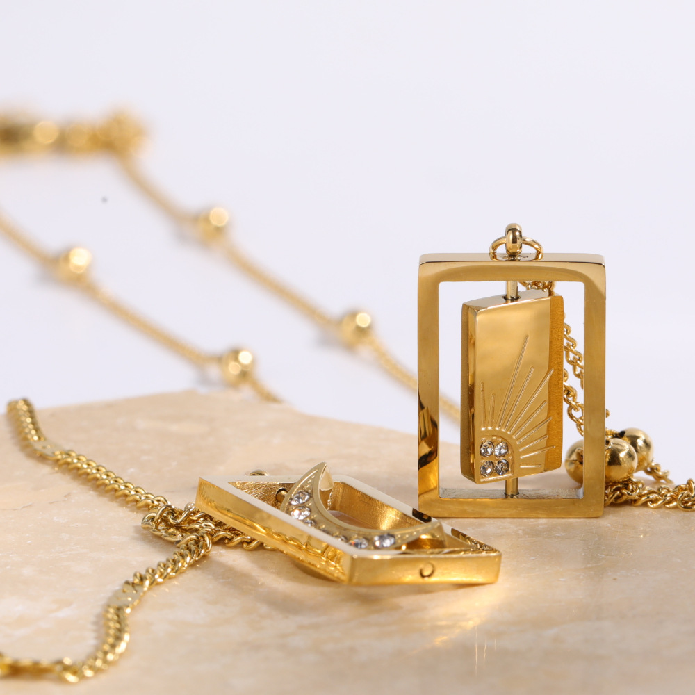 French Entry Lux Romantic Vintage Moon Sun Square Plate Pendant Necklace Embedded Zirconium XINGX Sw