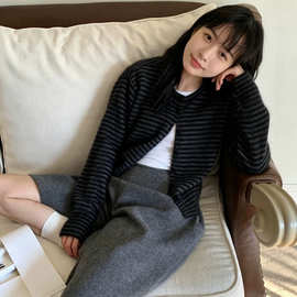 高级感黑灰间色毛衣女秋冬季新款韩系小个子短款针织开衫百搭外套