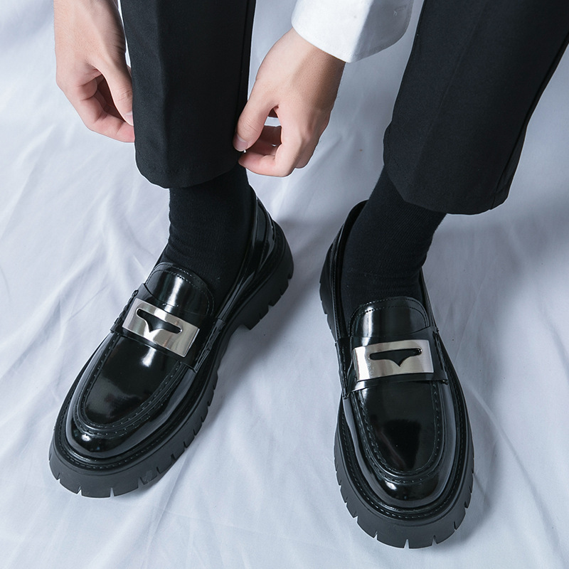 Primavera coreana zapatos de negocios de suela gruesa Lefour zapatos de cuero de moda para hombres, zapatos de altura brillante, zapatos de hombre de sonrisa abierta