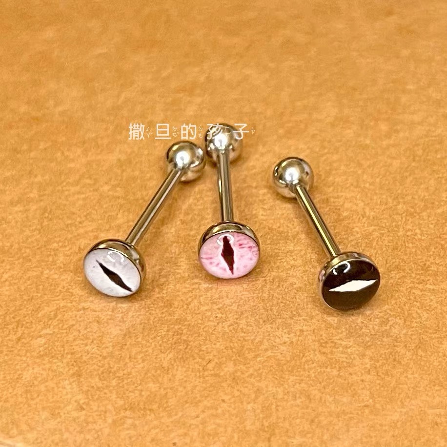 16G labret stud size and finish detail