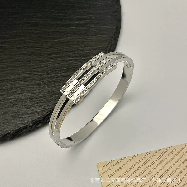 Z229 Three bar silver