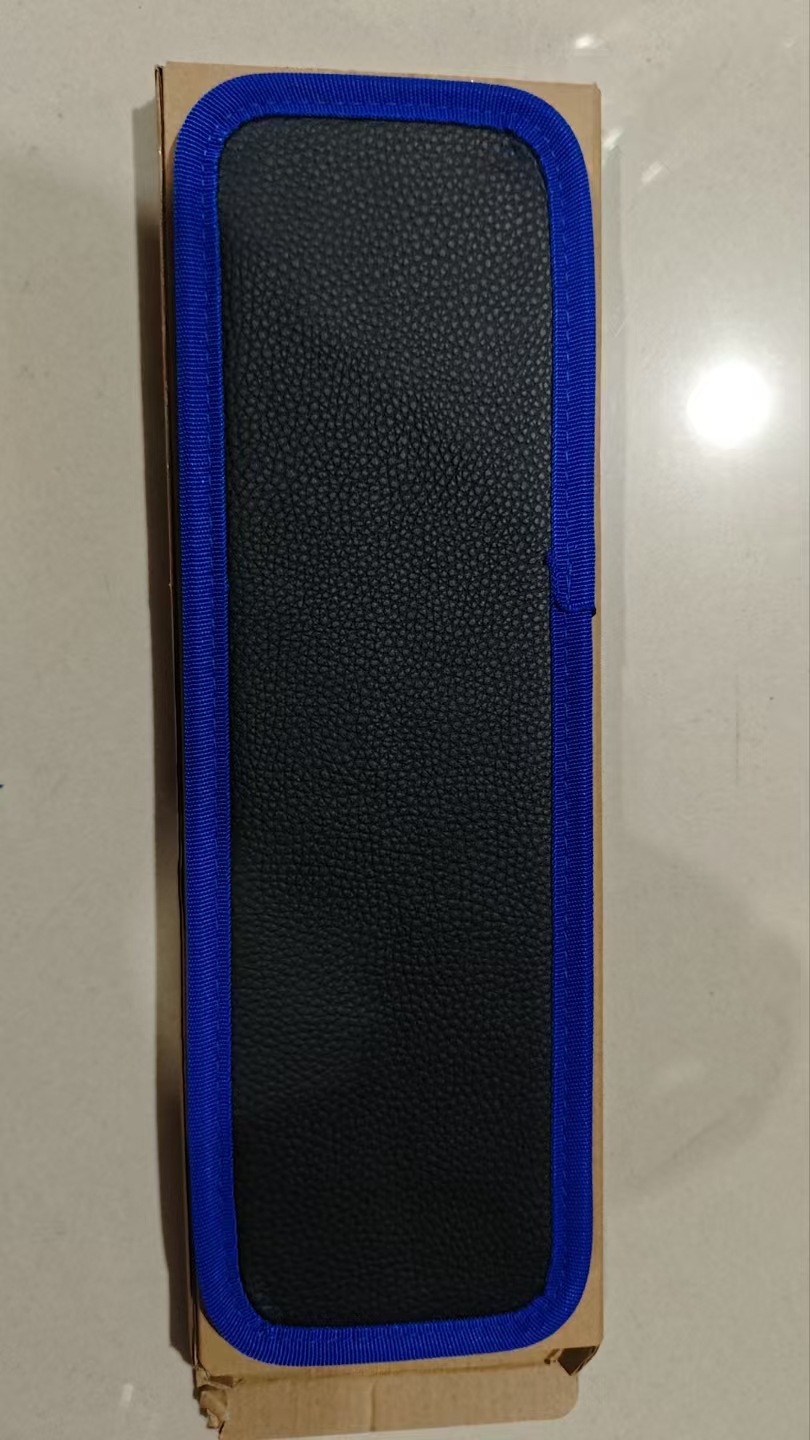 Placa de cuero azul mediano