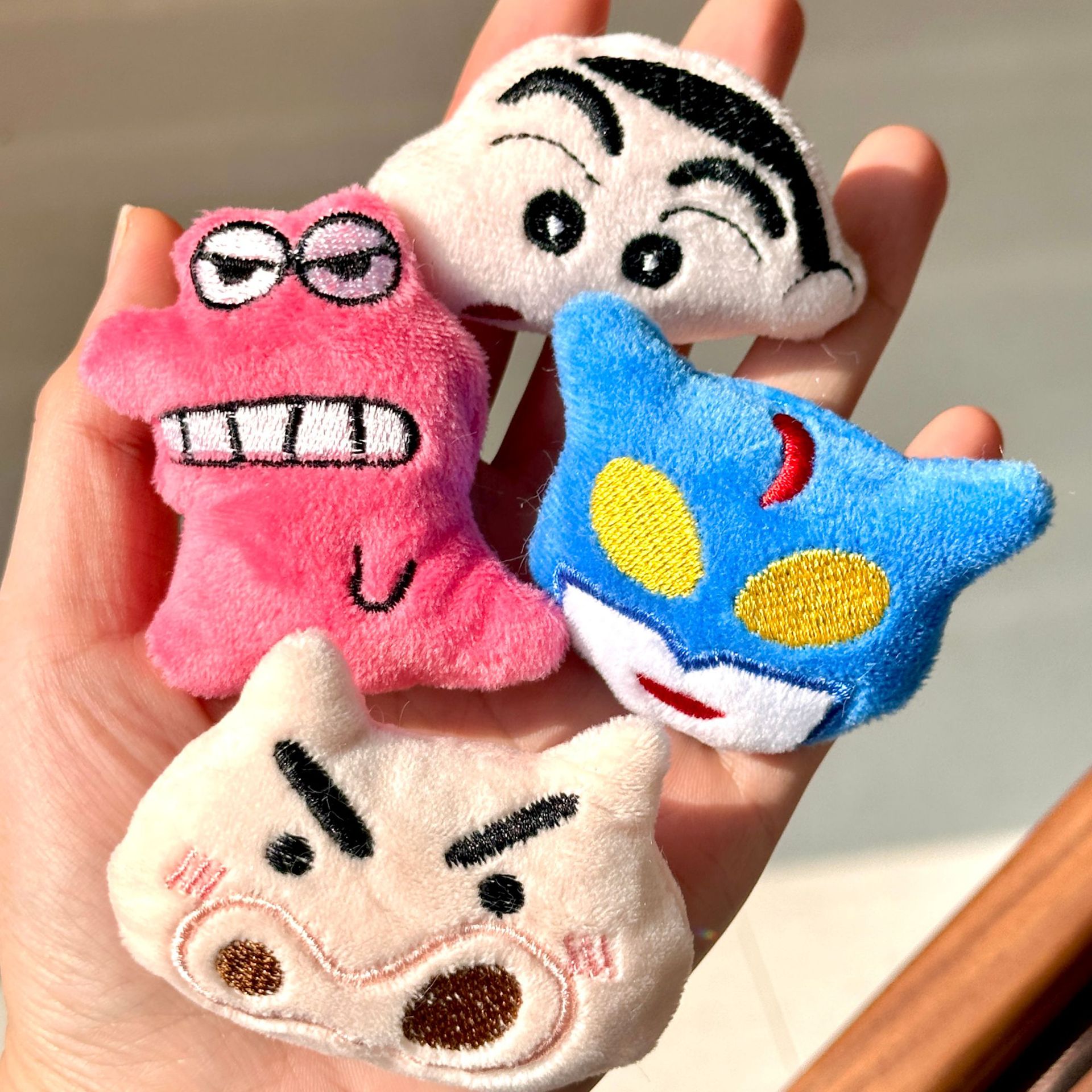 Capibala broche de peluche en línea lindo bolso ropa decoración pin DIY muñeca del delfín colgante muñeca