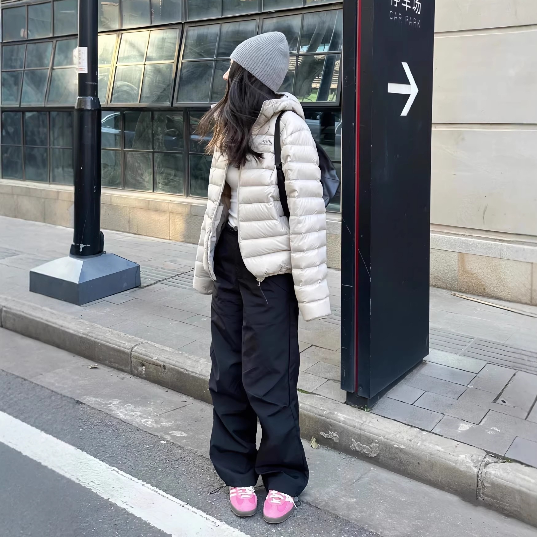 白鸭绒排骨羽绒服女短款轻薄2026年冬季新款加厚休闲运动连帽外套