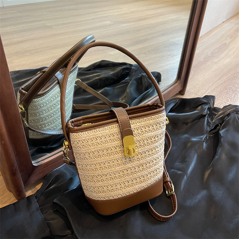 2026 New Handbag Straw Woven Bag Women's Trendy Retro Bucket Bag Versatile Shoulder Crossbody Bag Woven Bag Wholesale