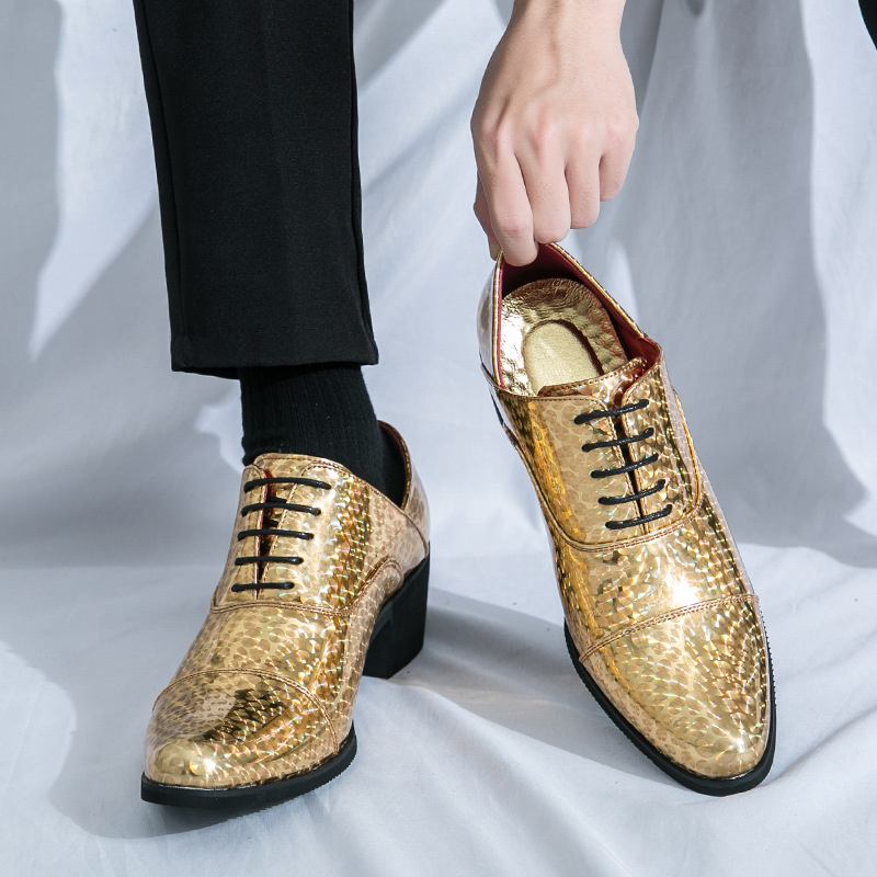 Zapatos de cuero de talón alto para hombres de tamaño grande para hombres 2024 primavera y otoño nuevo aumento de altura de 6 cm de tendencia de clube nocturno zapatos de cuero brillantes