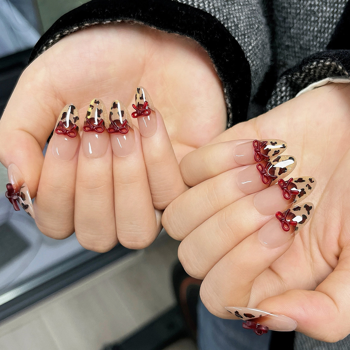 Explosiones de vino rojo flotante arco joyas de manicura línea simple arco uñas decoración pequeña al por mayor