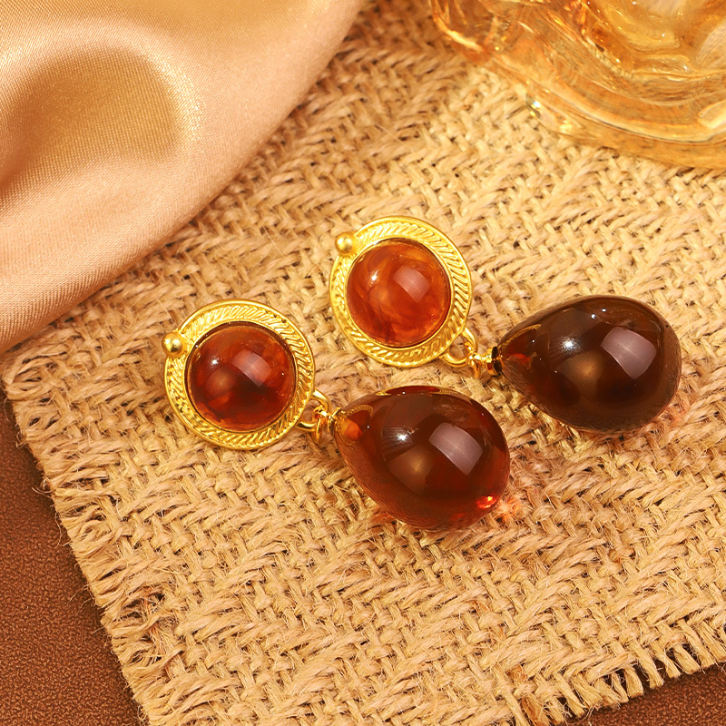 Retro ondulado ámbar aretes de gota de agua lujo ligero de alto nivel nicho super temperamento encantador pendientes franceses de moda europea y americana