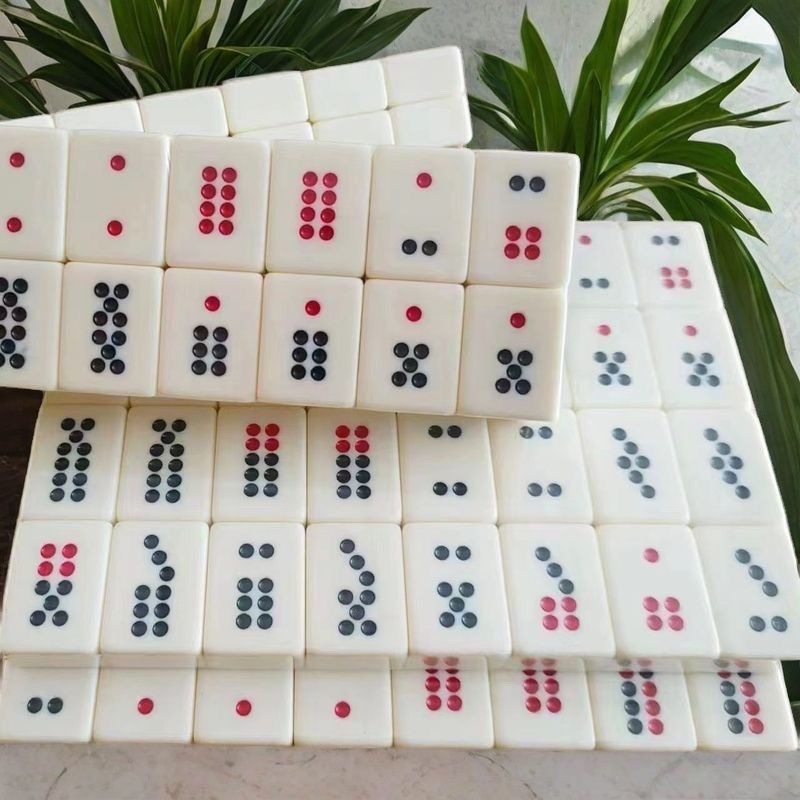 Solid melamine dominoes, thickened and wear-resistant, for home entertainment, available in various sizes