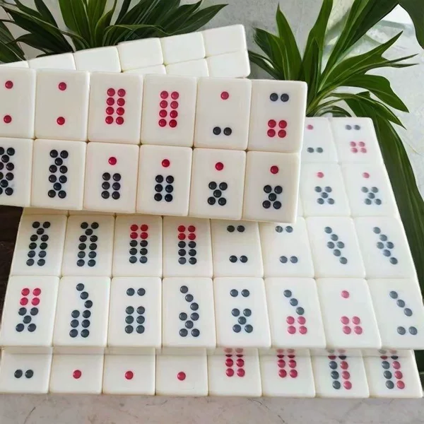 Solid melamine dominoes, thickened and wear-resistant, for home entertainment, available in various sizes