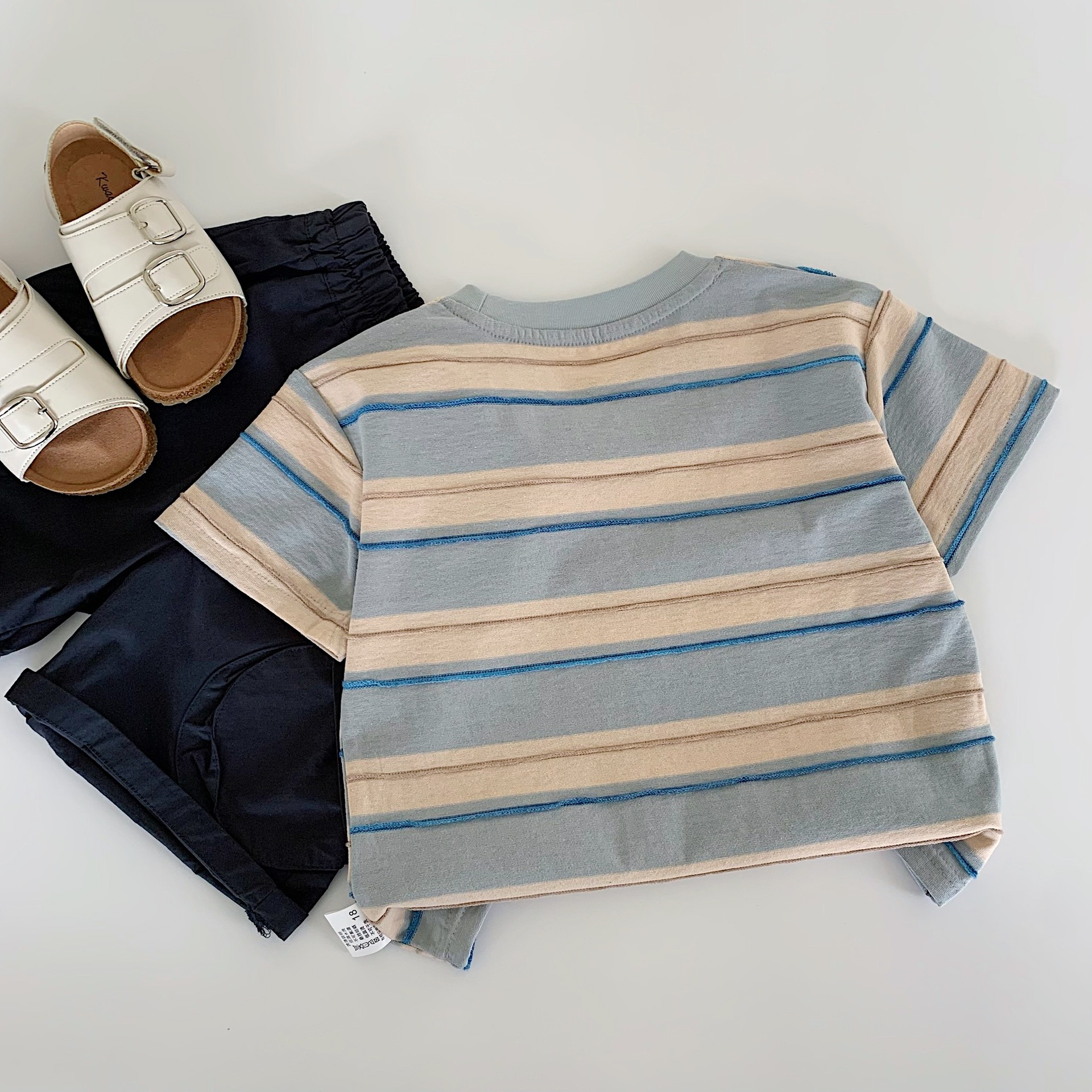 Camiseta de manga corta de verano para niños Maibao 2025 nuevo jersey a rayas para niños coreanos Huzhou Zhili una categoría de ropa para niños