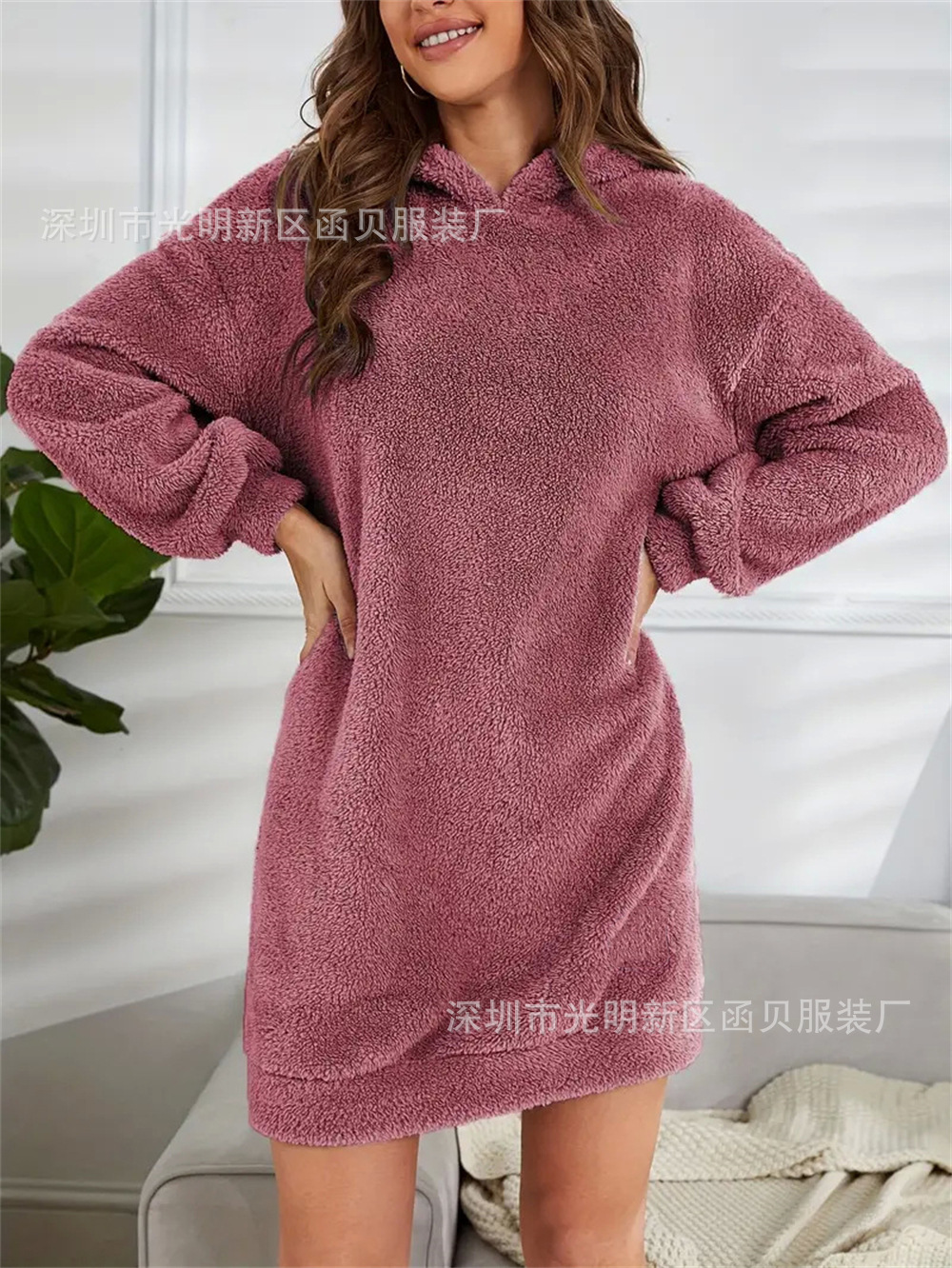 2024欧美跨境亚马逊新款女装连帽长袖毛绒连衣裙纯色宽松休闲卫衣
