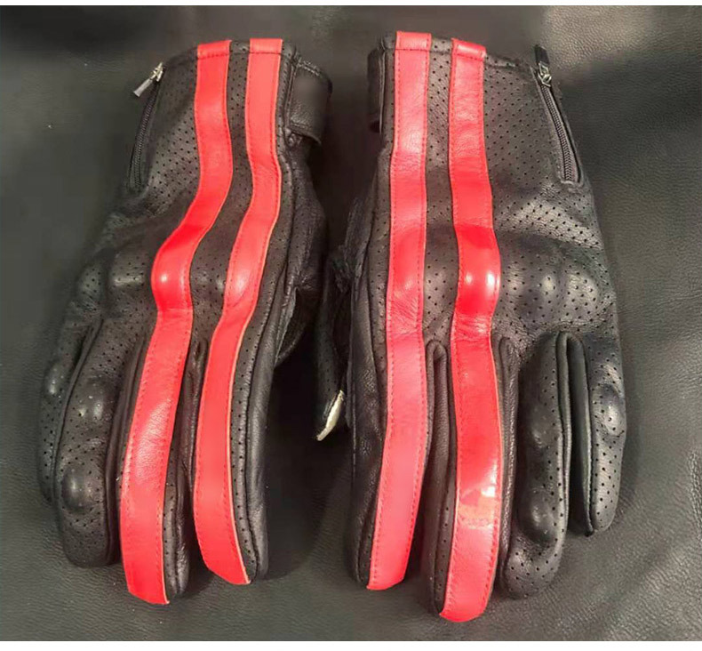 검은 색과 빨간색 펀치