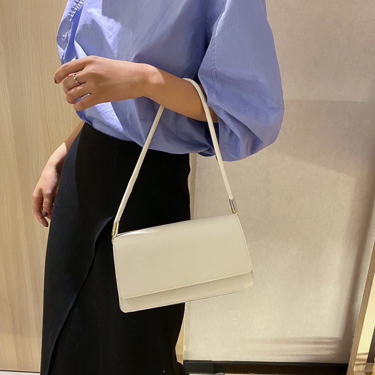 Fashionable retro one-shoulder bag