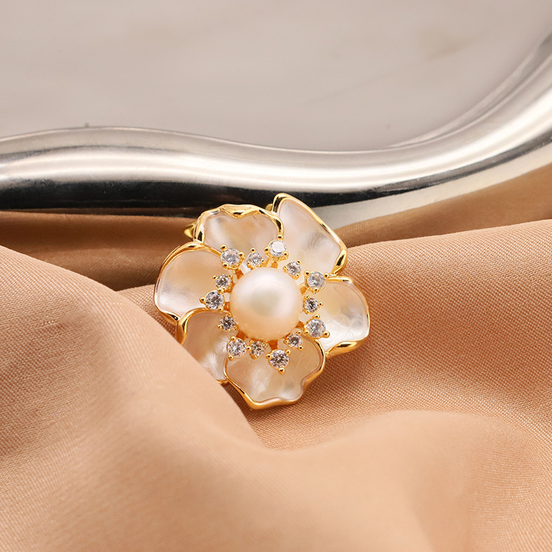 Natural broche de perlas de agua dulce de las mujeres Luz de lujo de alta gama nicho hecho a mano 18K oro real electrochapado ramillete accesorios fabricante