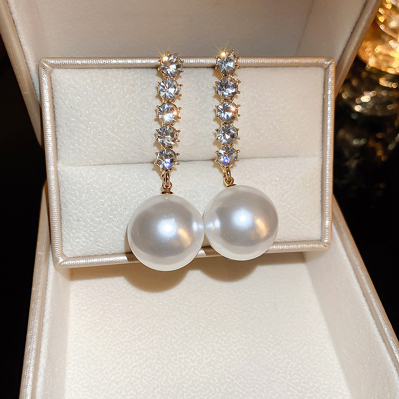 Aguja de plata pendientes de perlas de agua dulce verdadero oro galvanoplastia moda todo partido nicho de lujo de alta calidad pendientes de fábrica al por mayor