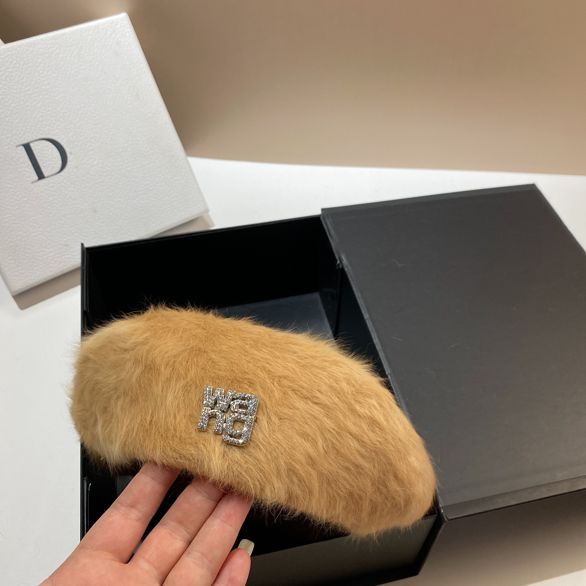 Rabbit hair beret women's Korean version autumn and winter plush diamond inlaid king octagonal fashion socialite style_voghion.com