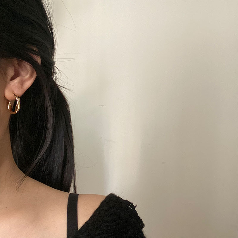 Versione coreana Anello con spirale antizanzara con impasto fritto, clip per orecchie da donna, stile 2023, orecchini di alta qualità_voghion.com