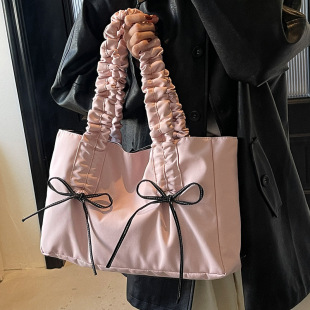 �n��С���μ���޺����Yͨ�����ذ������Ů���e���������sб���