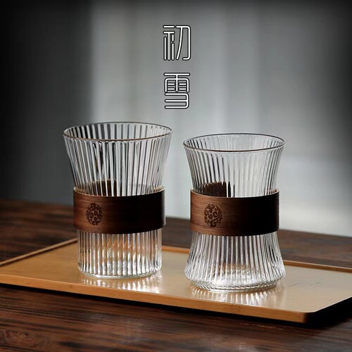 Vertical grained glass drinking cup, tea cup, high borosilicate glass coffee cup, good-looking single-layer cup with wood chip insulation