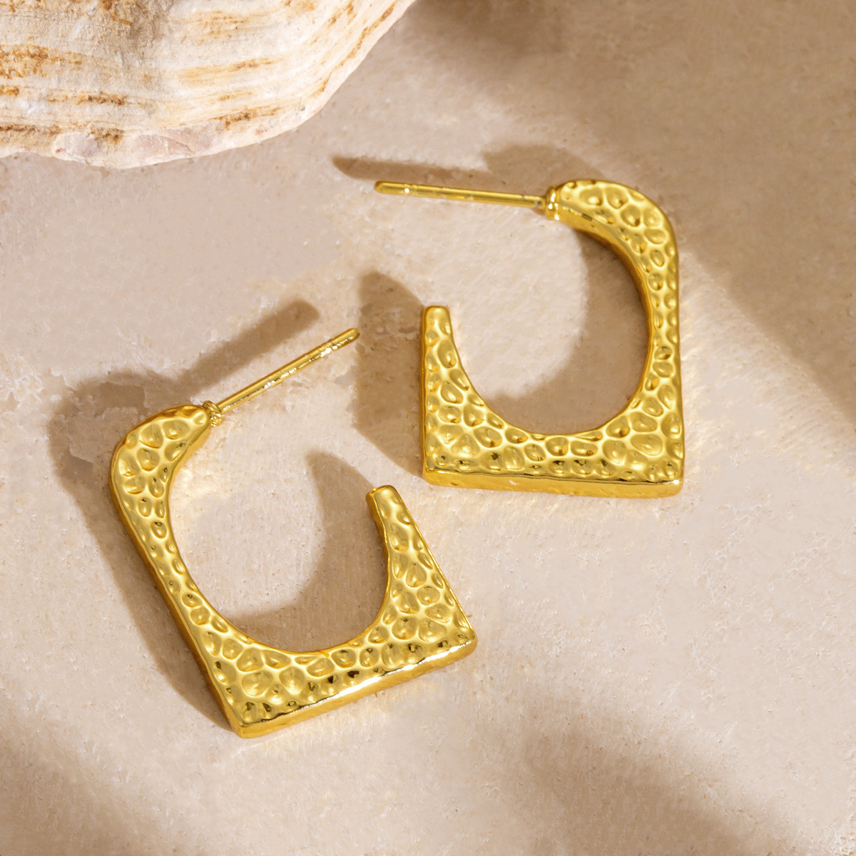 Pendientes hidráulicas de mujer retro de acero inoxidable transfronterizo de alta calidad de fábrica de pendientes de joyería de acero de titanio europeo y americano venta al por mayor
