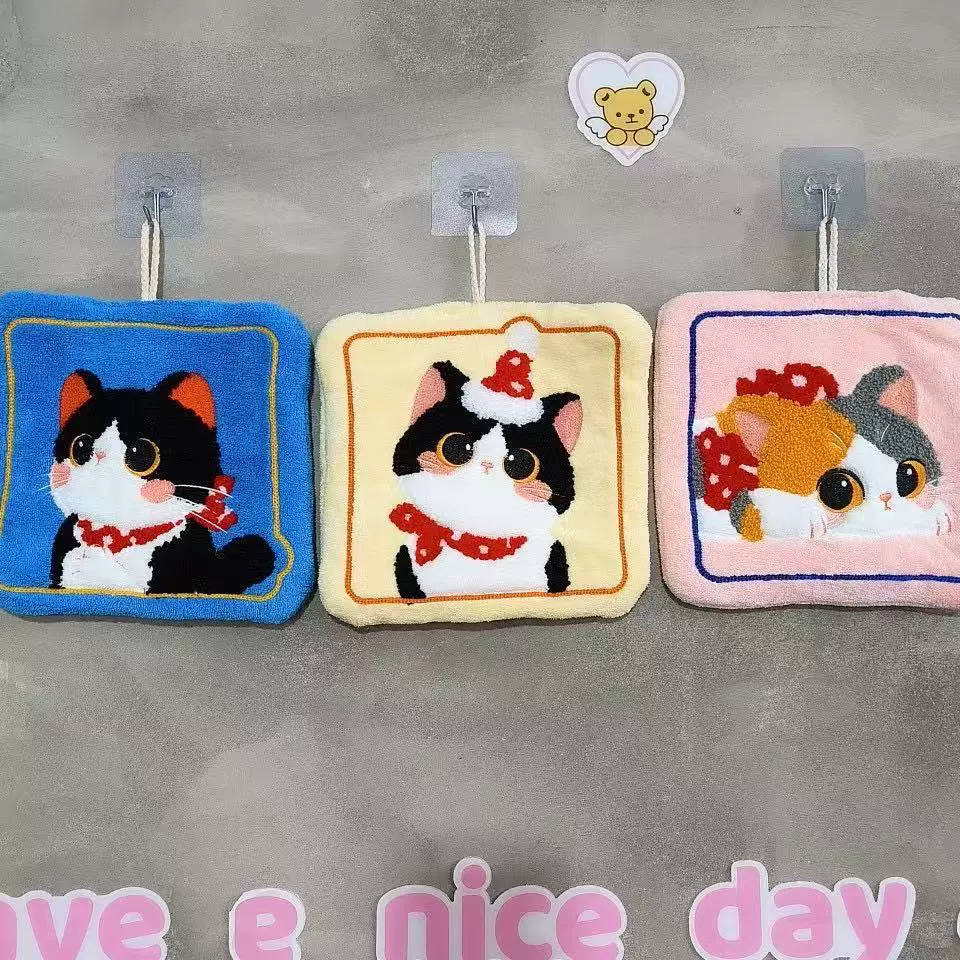 Оптовая продажа от производителя: милые маленькие полотенца в стиле котиков, мультяшные коралловые велюровые полотенца для рук, висячие впитывающие полотенца для рук.