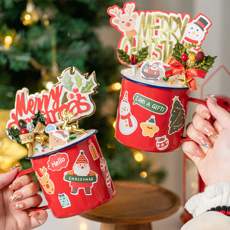 新款圣诞节蛋糕装饰红色搪瓷杯摆件圣诞快乐男孩女孩节日派对装扮