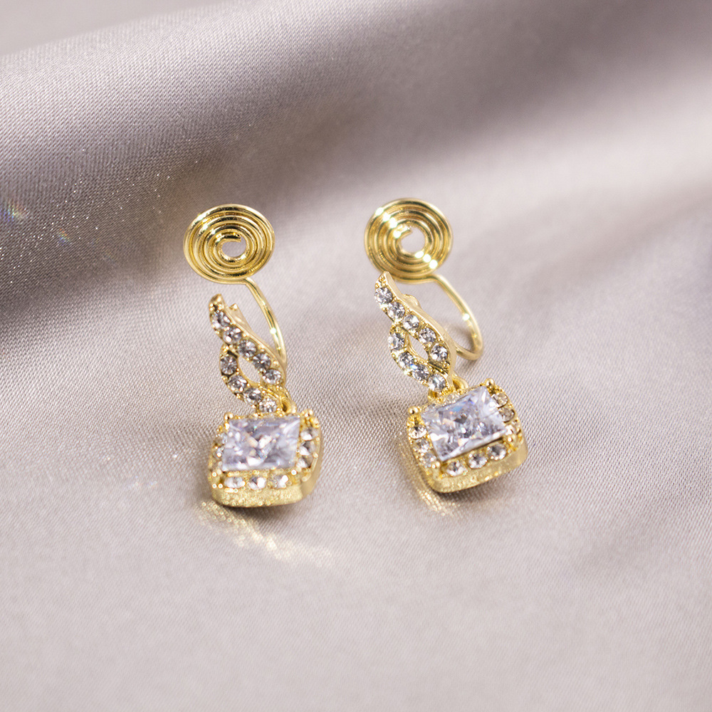 Lujo ligero, incienso pequeño, placa de incienso para mosquitos, pinzas para las orejas, pendientes de nicho para mujeres sin orejas perforadas, pendientes simples, compactas y versátiles de Yiwu al por mayor