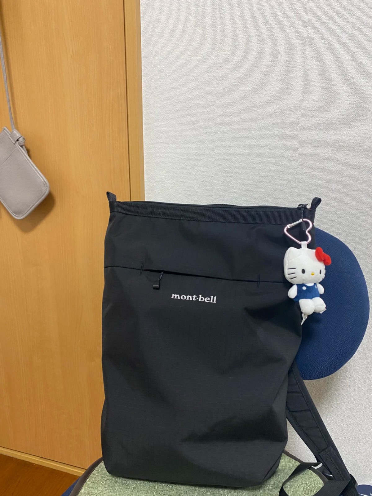 スポットモンベルバックパック女性のアウトドアレジャー旅行バッグコンピュータバックパック男の子 10L 大容量スクールバッグ