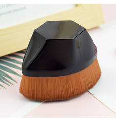 Directly from the manufacturer, the same No. 55 Magic Foundation Brush is available, a single traceless portable makeup brush for beginners.