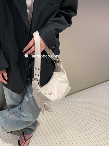 Cool and trendy girls' niche design leather zipper shoulder bag underarm bag retro European and American 2024 new style bag