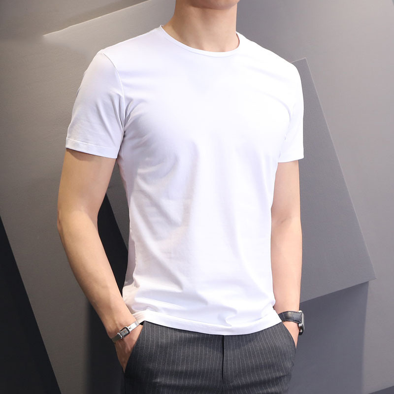 Solid summer trend T-shirt with a round collar
