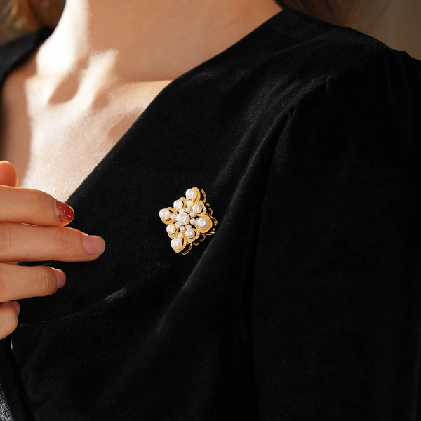 Zirconium from pearl, square brooch