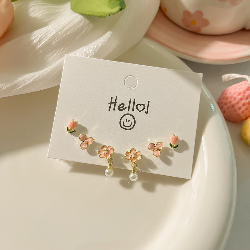 Juego de pendientes de aguja plateados, sencillos y compactos para mujer, pendientes geométricos en forma de corazón, bonitos, dulces y versátiles, venta al por mayor para puestos de mercado