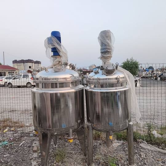 Distillation High Temperature Atmospheric Pressure Mixing Tank Laboratory Double-Layer Stainless Steel Reactor 100L200L Small Mixing Tank