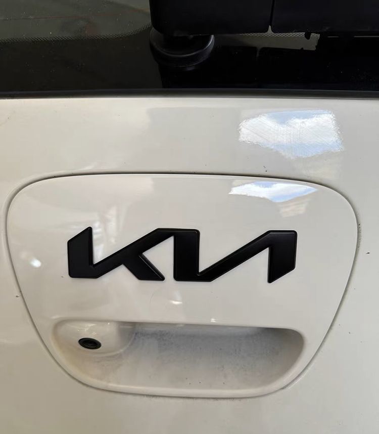 Suitable for Kia's new KN car logo metal sticker, modified black front and rear car logo decorative sticker, rear tail letter emblem