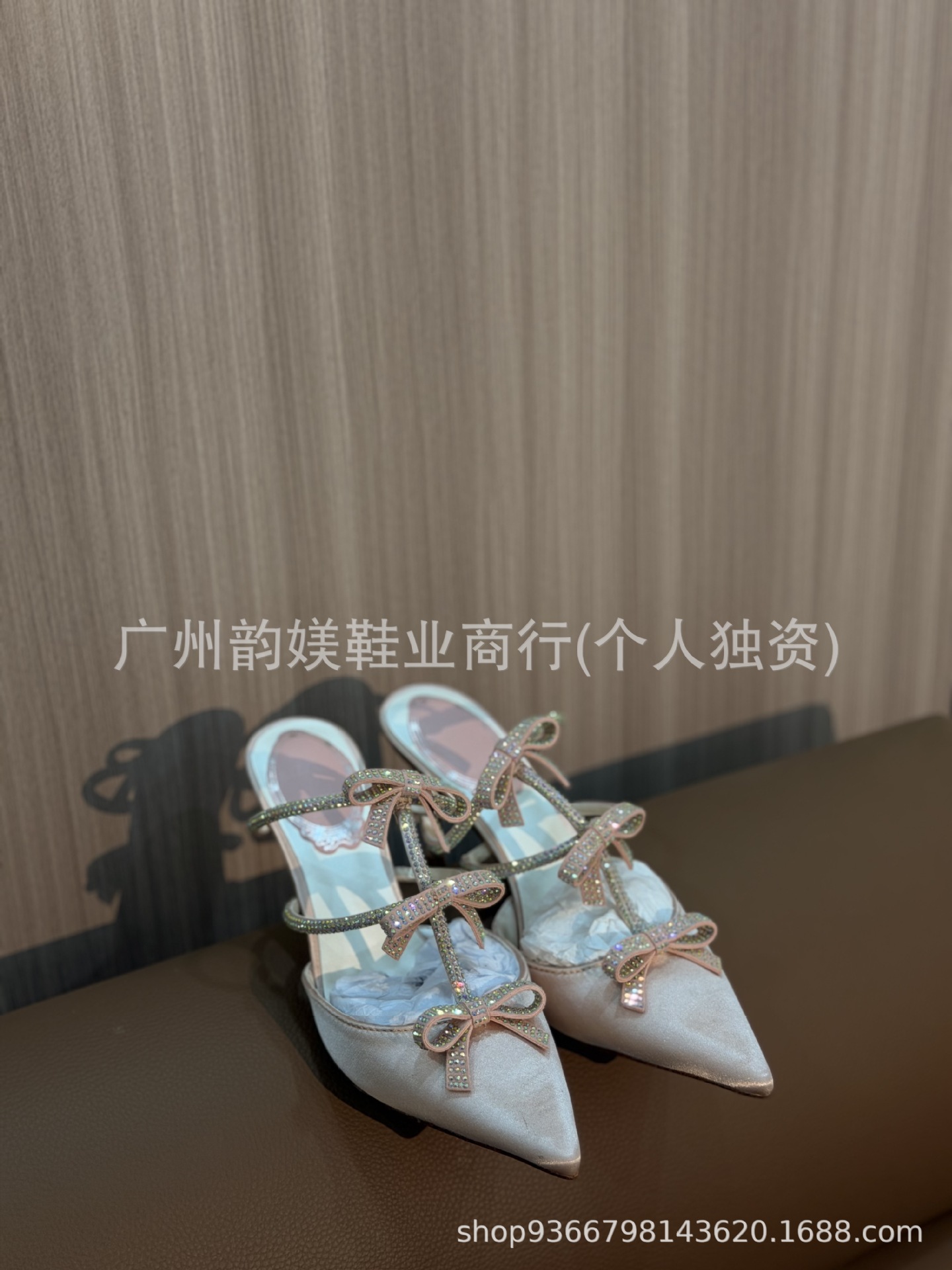 뾰족코 리본 장식 9cm 하이힐