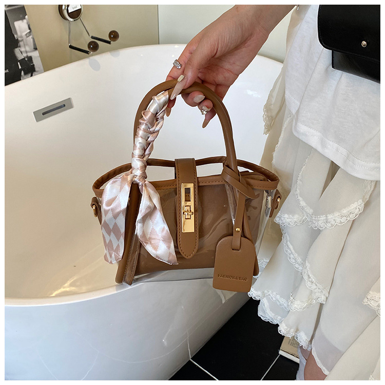 This year's popular women's handbag features a new, stylish and versatile hand-held crossbody bag with a Korean niche design and a bucket bag undefined