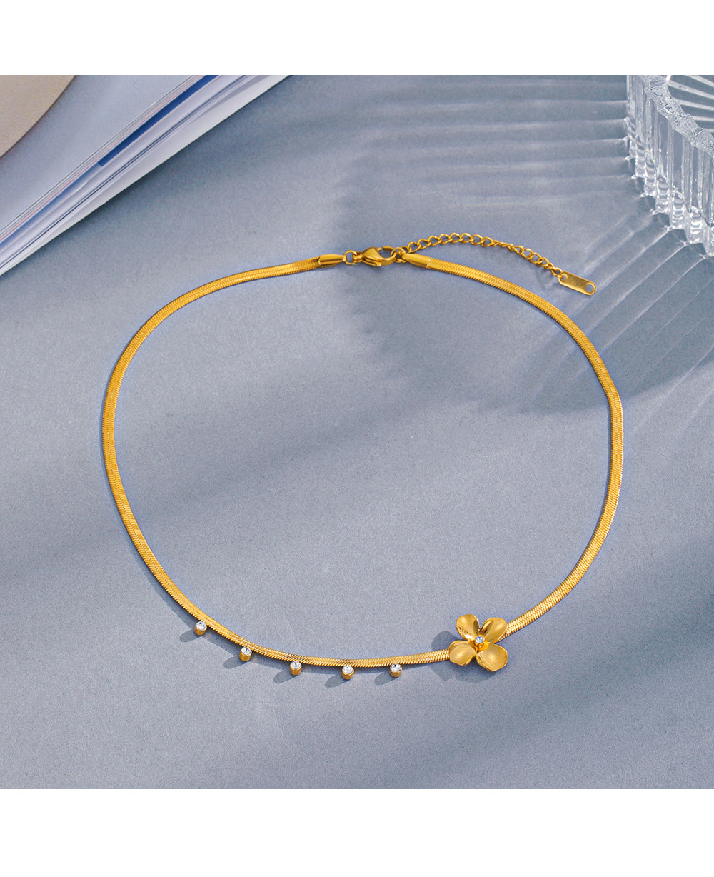 Fashion Flower Titanium Steel Inlay Rhinestones Necklace Colorza_colorza_1